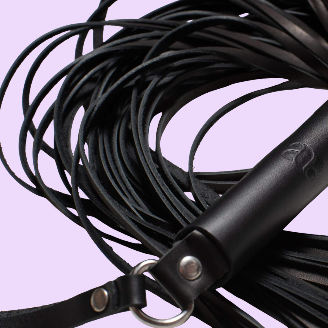 Батіг шкіряний bæd stories Flogger