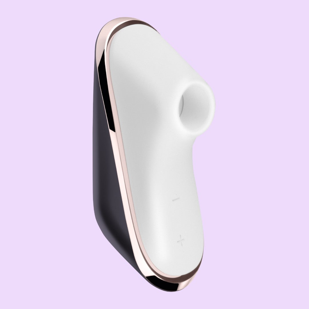 Вакуумний кліторальний стимулятор Satisfyer Traveler з магнітним чохлом