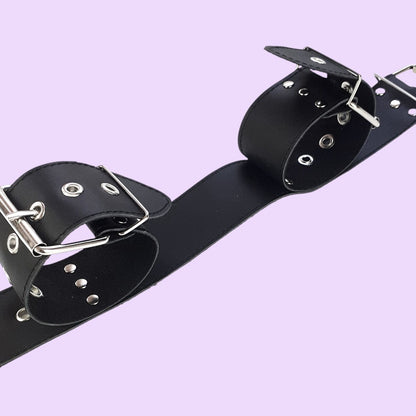 Нашийник з наручниками із натуральної шкіри Art of Sex