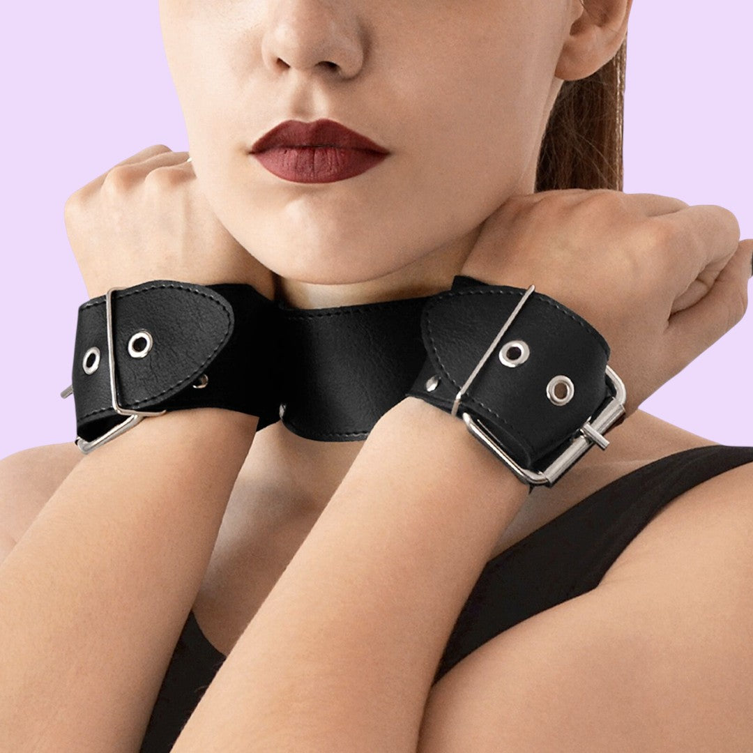Нашийник з наручниками із натуральної шкіри Art of Sex
