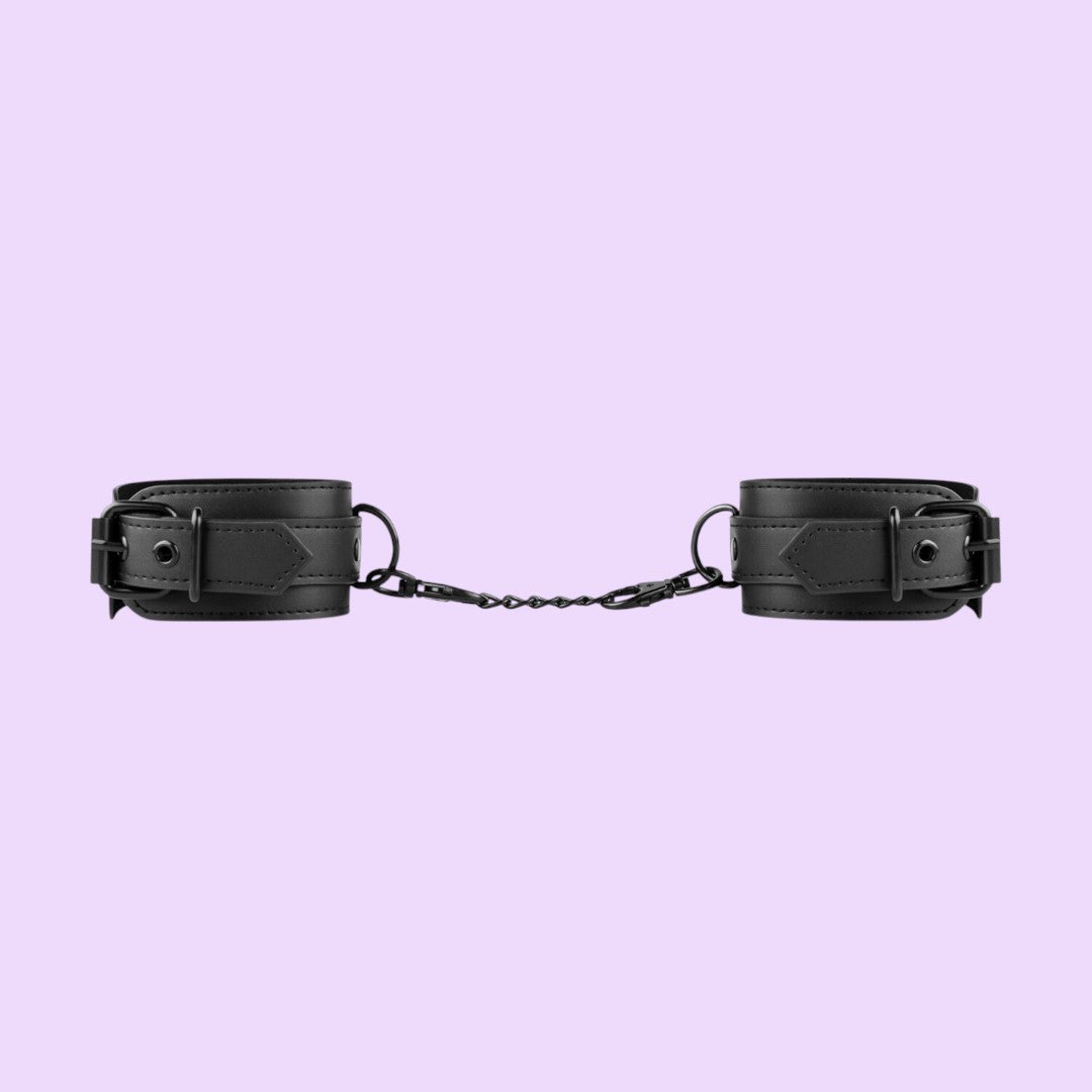 Наручники Bedroom Fantasies: Faux Leather Handcuffs One Size, чорні