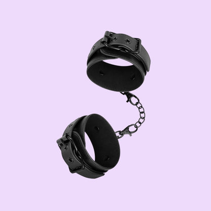 Наручники Bedroom Fantasies: Faux Leather Handcuffs One Size, чорні