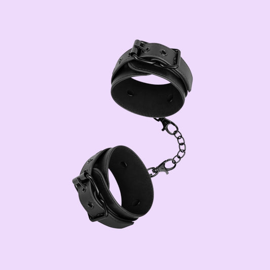 Наручники Bedroom Fantasies: Faux Leather Handcuffs One Size, чорні