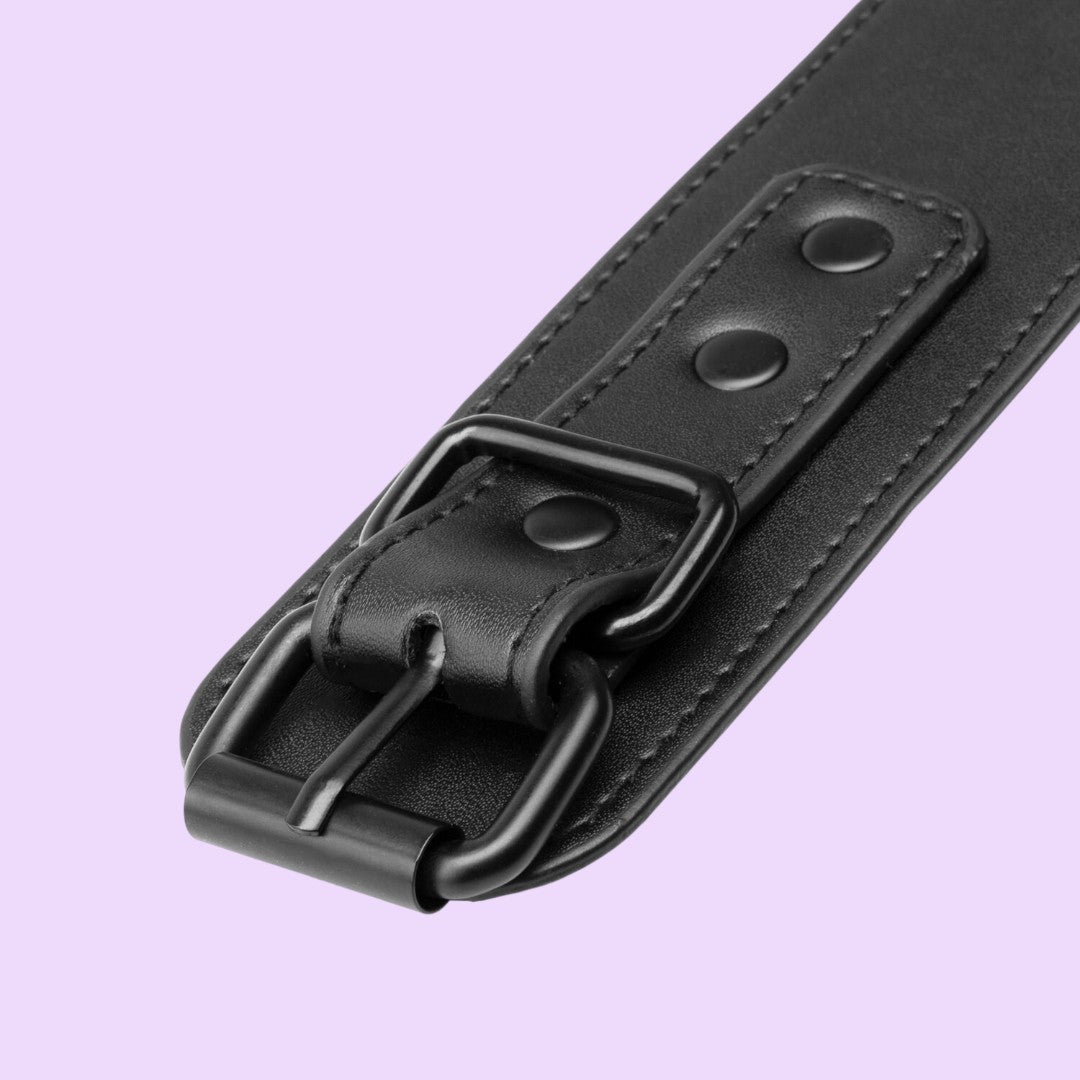 Наручники Bedroom Fantasies: Faux Leather Handcuffs One Size, чорні