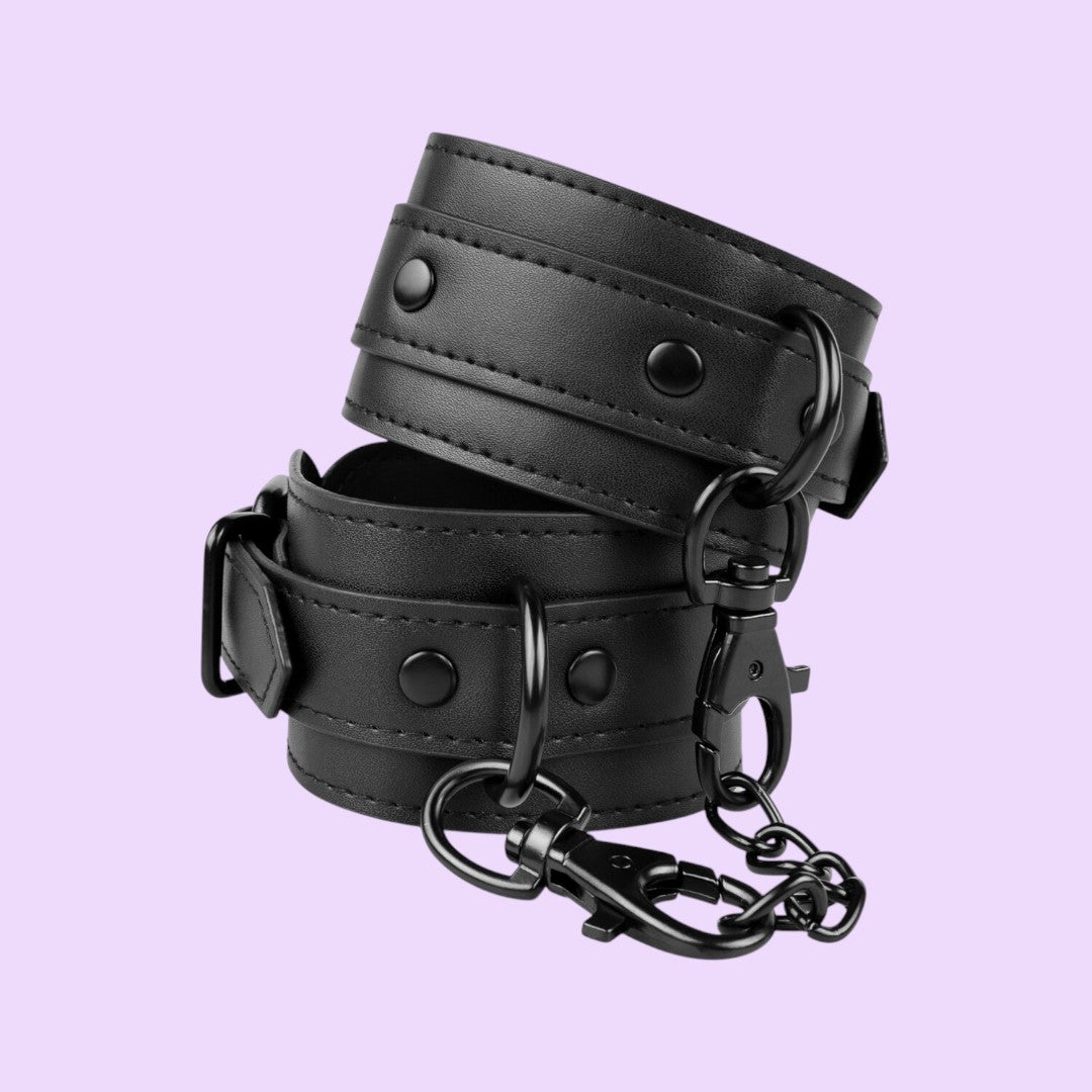 Наручники Bedroom Fantasies: Faux Leather Handcuffs One Size, чорні