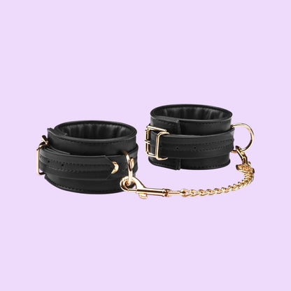 Наручники з ланцюжком Liebe Seele Black Organosilicon Wrist Cuff, екошкіра